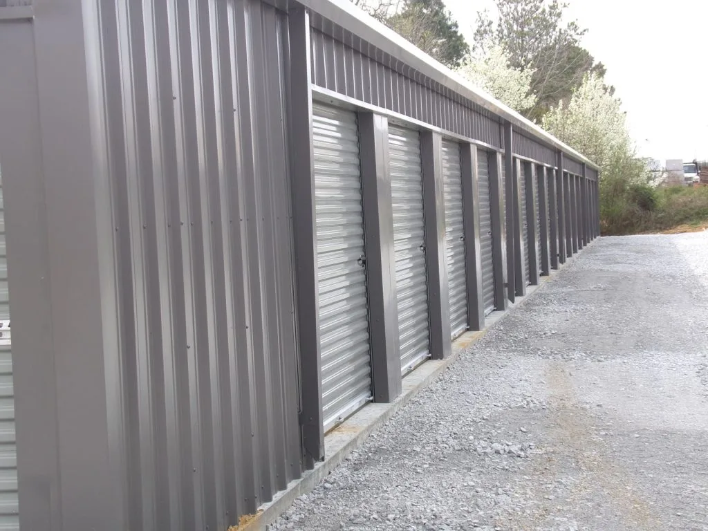 mini self Storage building
50’x210’x8’-6”’
Cold form frame
29 gauge roof
26 gauge walls
Gutters and downspoutsMaryville Tennessee approx location
26-8’’x 7’’ roll up door
2” roof insulation insulation
1-4070 steel walk doors