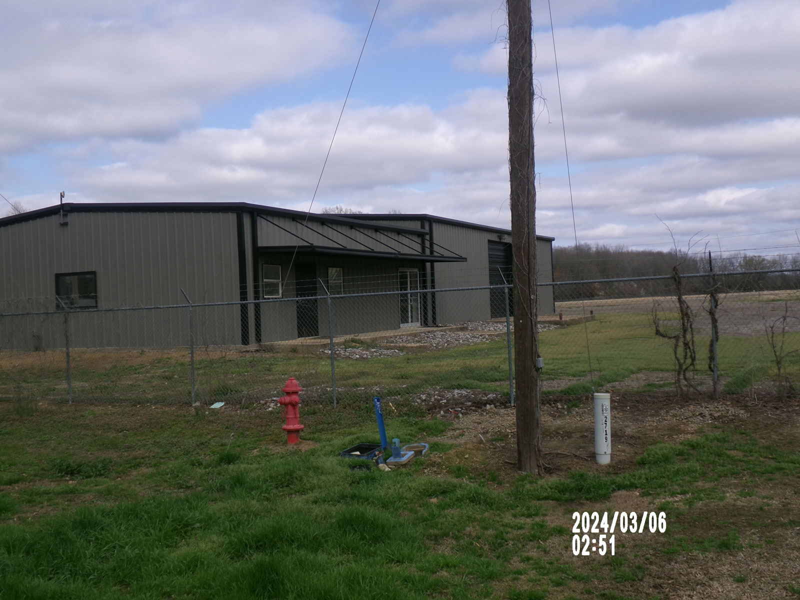 Commercial building with shop 60’x170’x14’
Red iron frame
26 gauge roof
26 gauge walls
Gutters and downspouts

Henryetta Oklahoma approx  location
3-12’x12’ roll up door
3” roof and wall insulation insulation
5-3070 steel walk doors