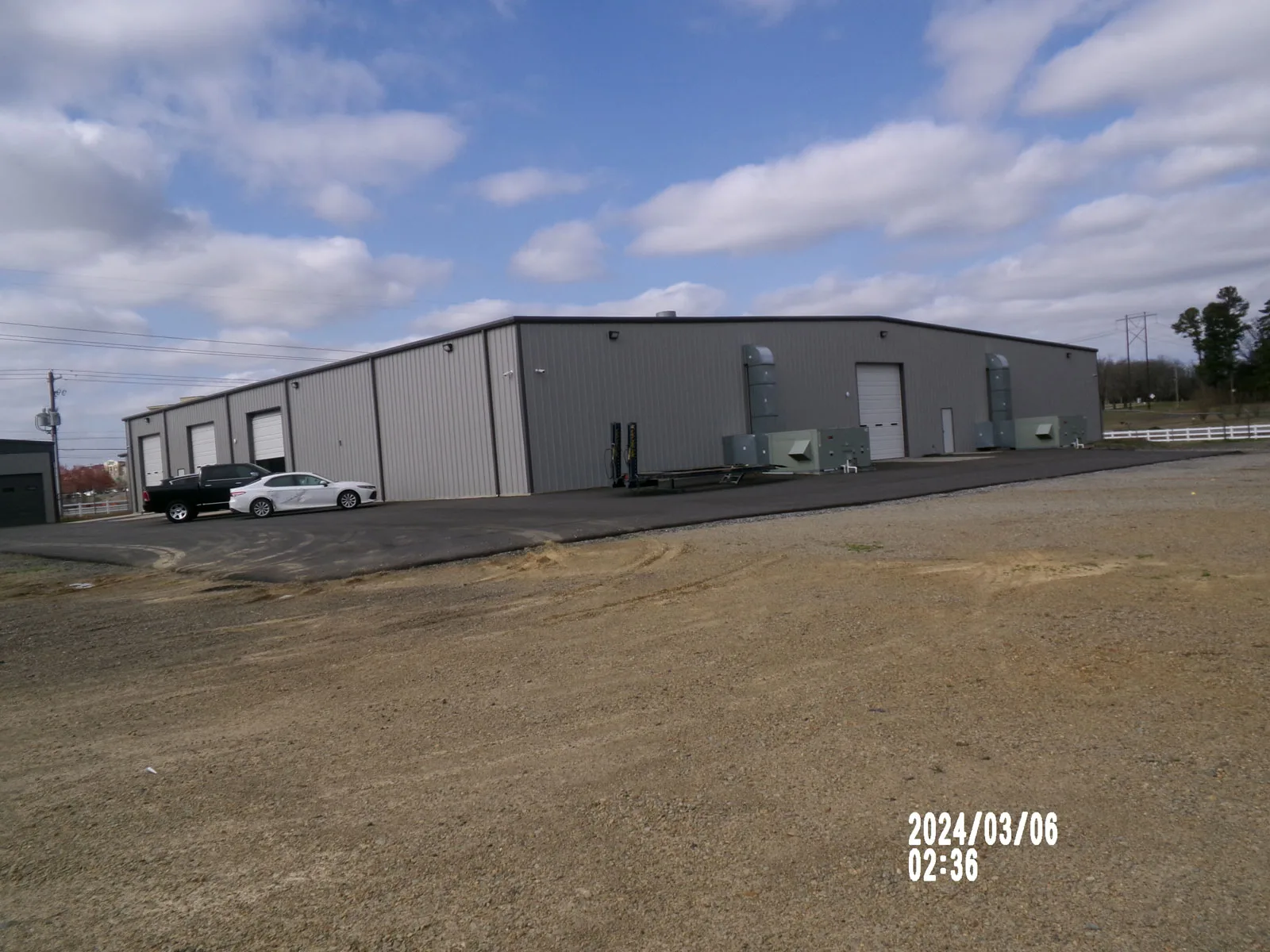 Commercial warehouse storage facility140’x100’x20’’
Red iron frame
26 gauge roof
26 gauge walls
Gutters and downspoutsBoerne Texas approx  location
1-14’x14’ roll up door
6-18’x18’ roll up doors
3” roof and wall insulation insulation
6-3070 steel walk doors