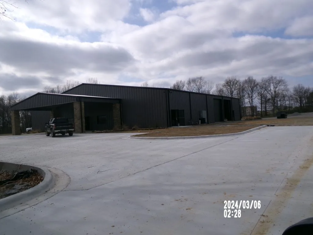 Shop office garage
75’x150’x16’ with 40’x20’x14’ drive thru
Red iron frame
26 gauge roof
26 gauge walls
Gutters and downspoutsEffingham ill approx location
4-14’x14’ roll up door
3” roof and wall insulation insulation
2-3070 steel walk doors